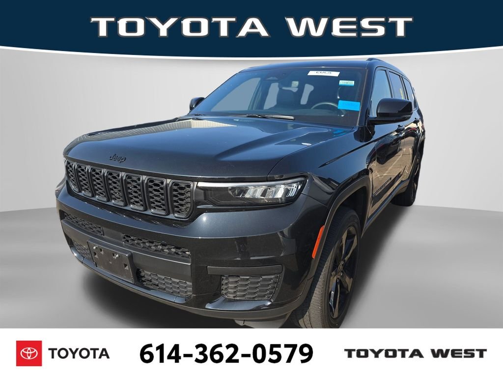 Used 2023 Black Jeep Altitude image 4