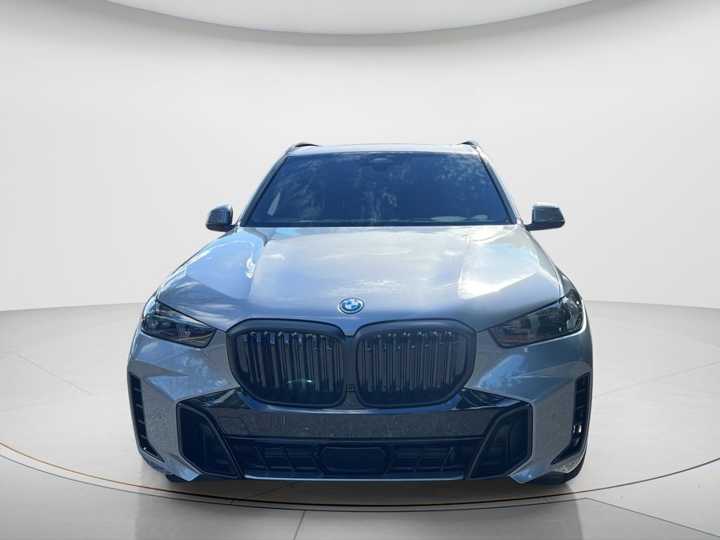 New 2026 Skyscraper Grey Metallic BMW xDrive50e image 2