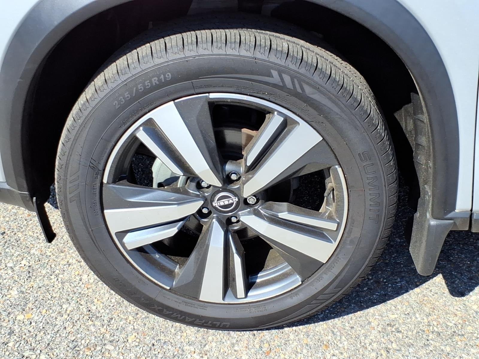 Used 2022 Brilliant Silver Metallic Nissan Platinum image 4