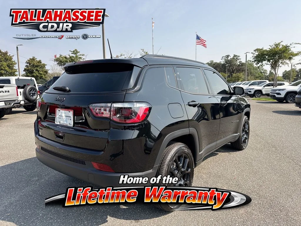 New 2026 Diamond Black Crystal Pearlcoat Jeep Latitude image 3