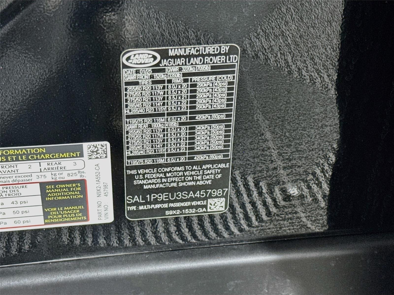 Used 2025 Santorini Black Metallic Land Rover SE image 34