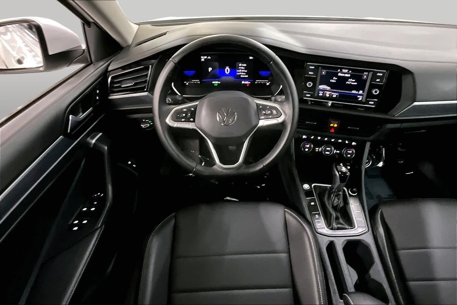 Pre-Owned 2023 Volkswagen Jetta SE