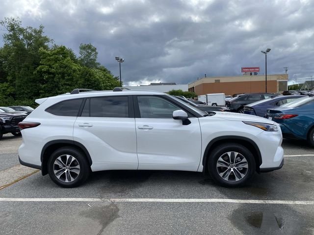 New 2026 Wind Chill Pearl Toyota XLE image 2