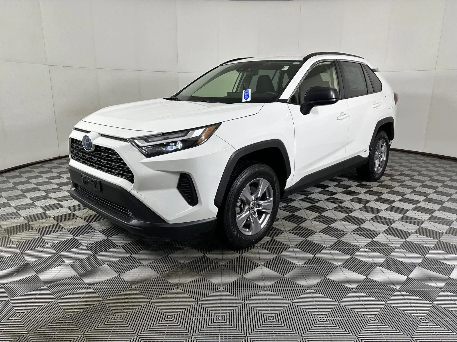 Used 2024 Ice Cap Toyota LE image 4