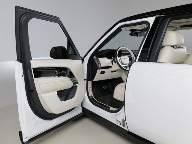 Certified Used 2023 Ostuni White Pearl Land Rover SE image 25