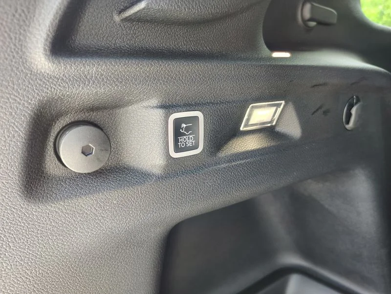 Used 2025 White Jeep Altitude X image 19