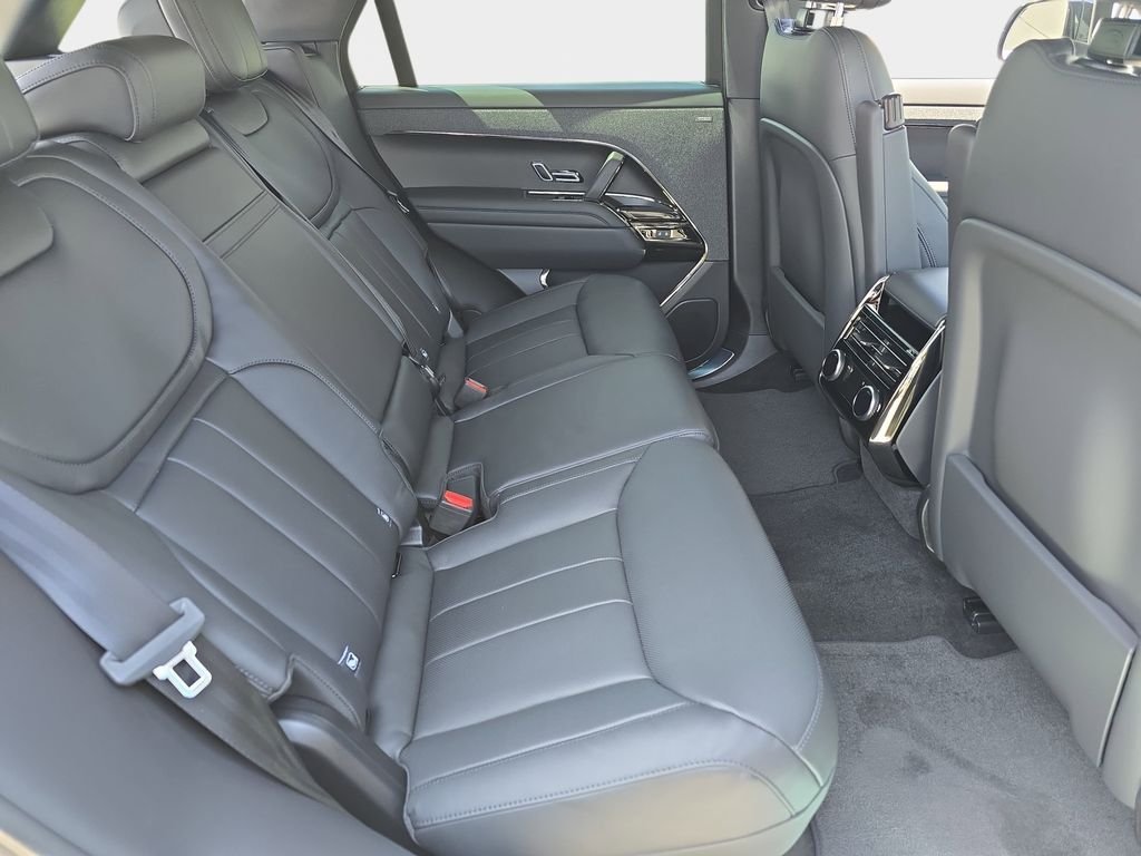 New 2026 Santorini Black LAND ROVER Dynamic SE image 11