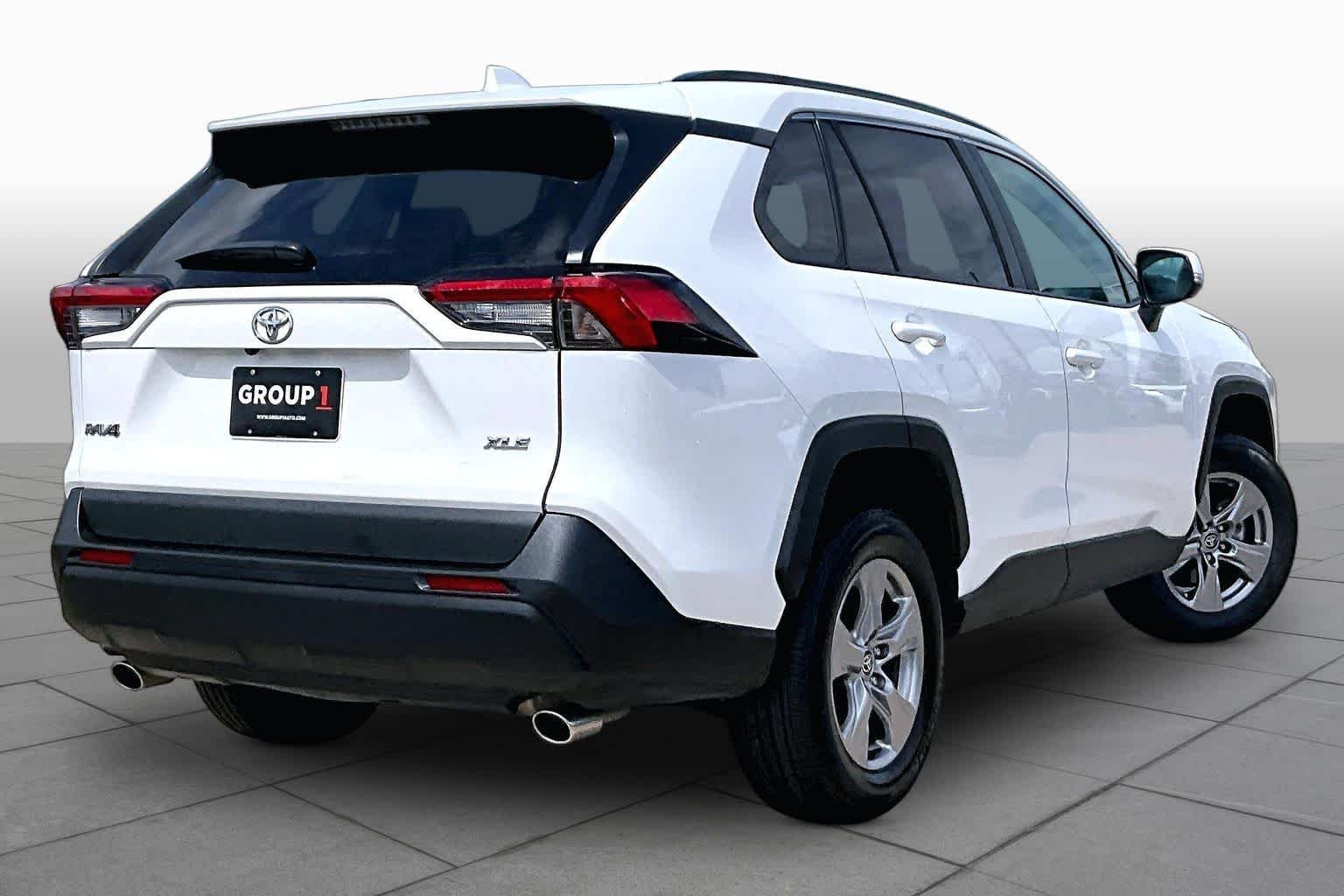 Used 2025 Ice Cap Toyota XLE image 13