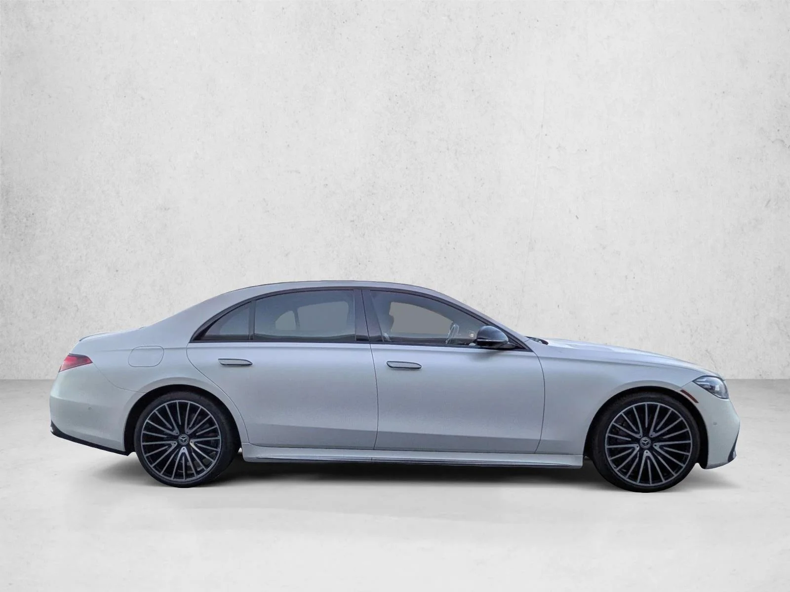 Used 2023 Manufaktur Cashmere White Magno Mercedes-Benz S 580 image 4