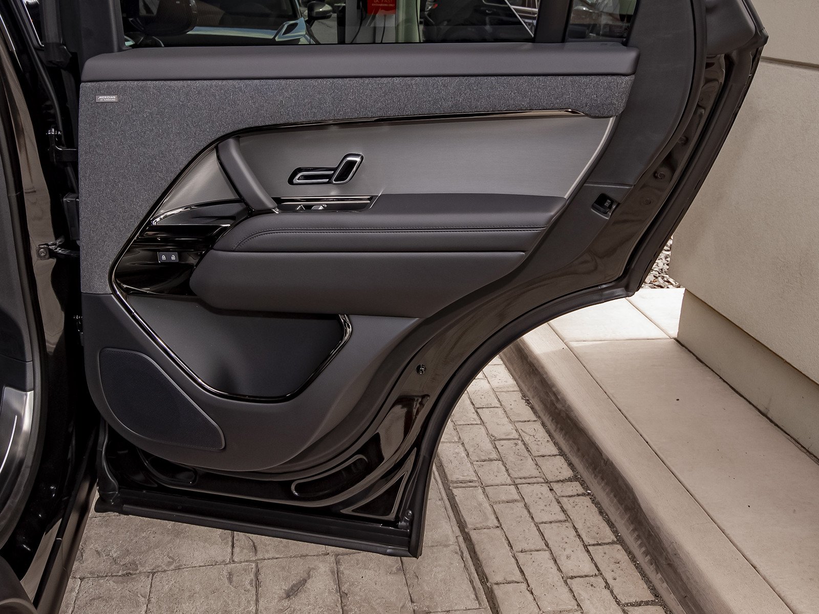 New 2026 Santorini Black Land Rover SE image 46