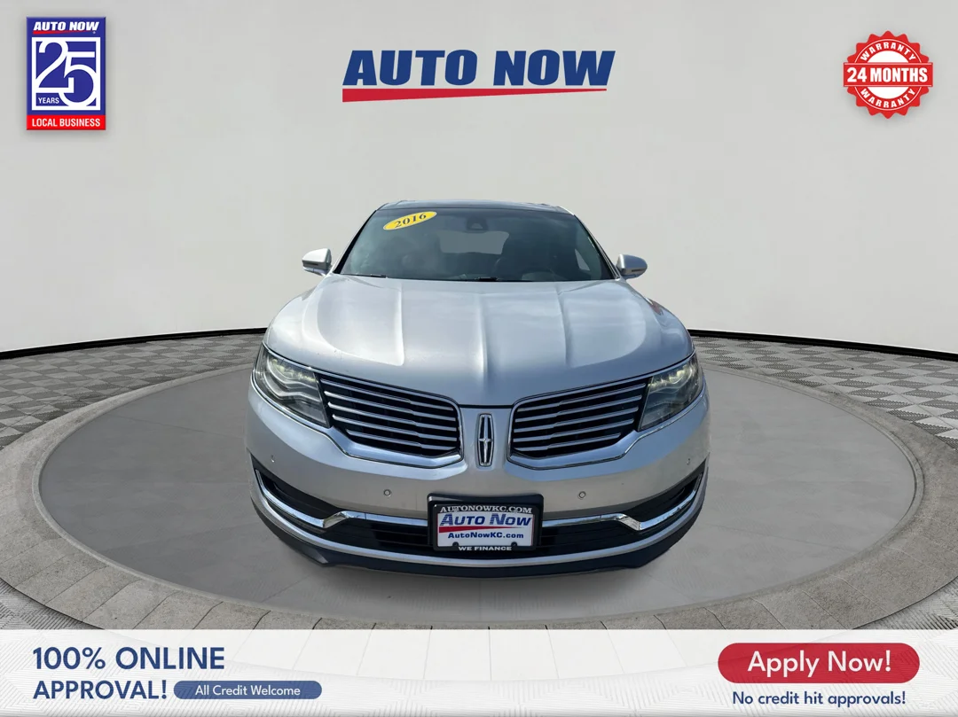 Used 2016 Silver Lincoln Reserve image 2