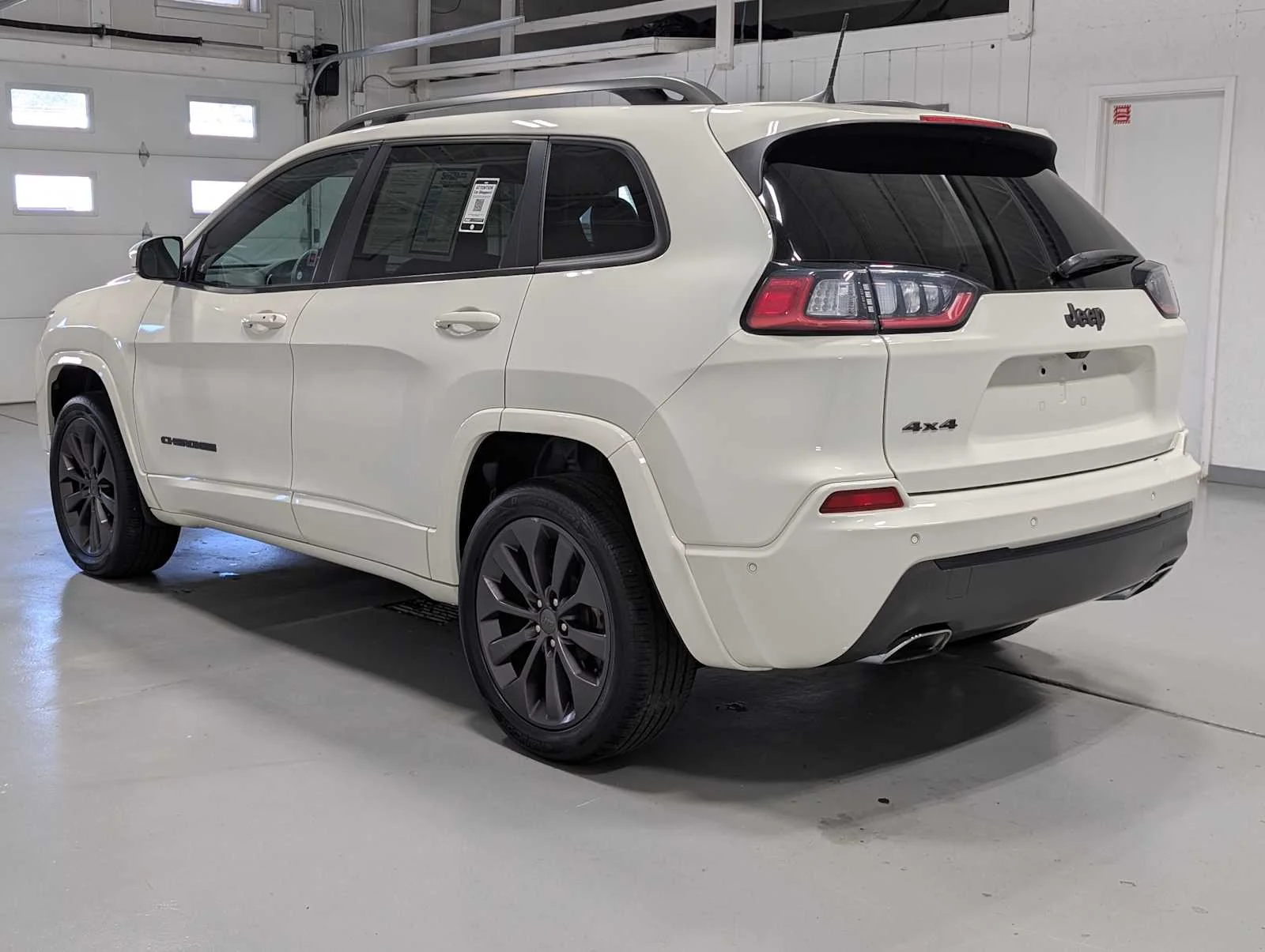 Used 2019 Pearl White Pearlcoat Jeep High Altitude image 10