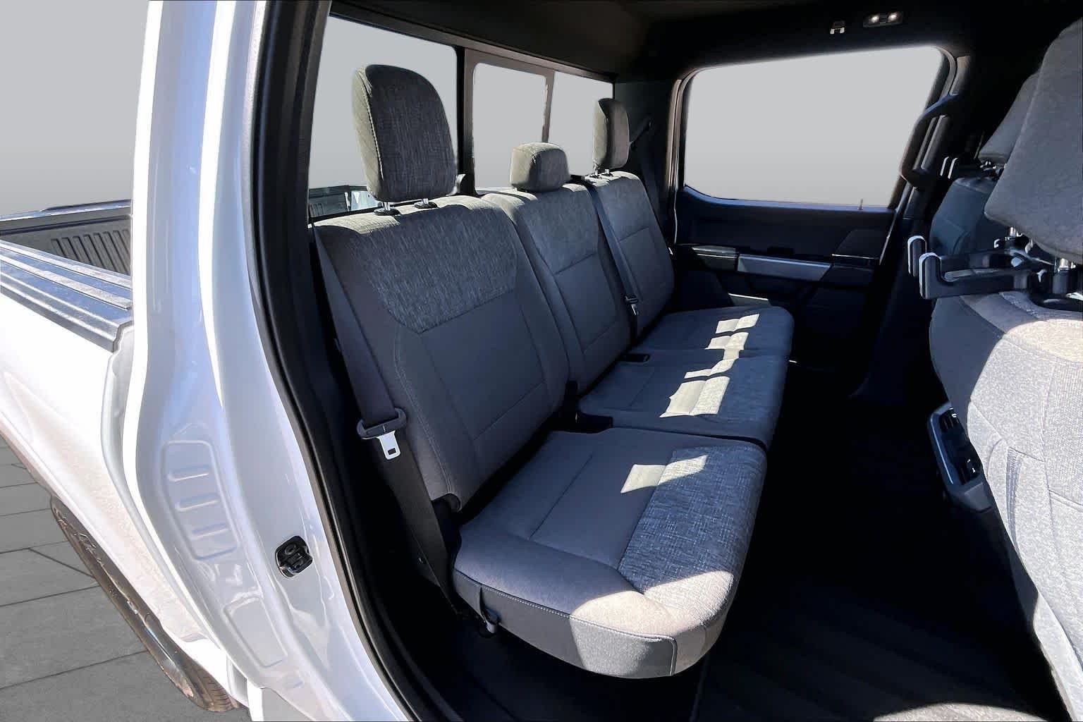 Used 2024 Oxford White Clearcoat Ford XLT image 19