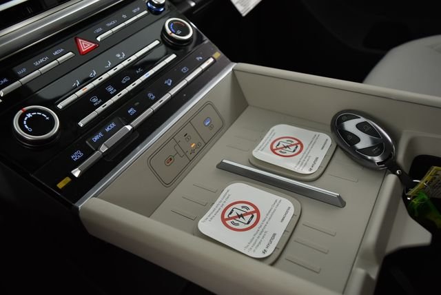 New 2027 White Hyundai SE AWD image 23
