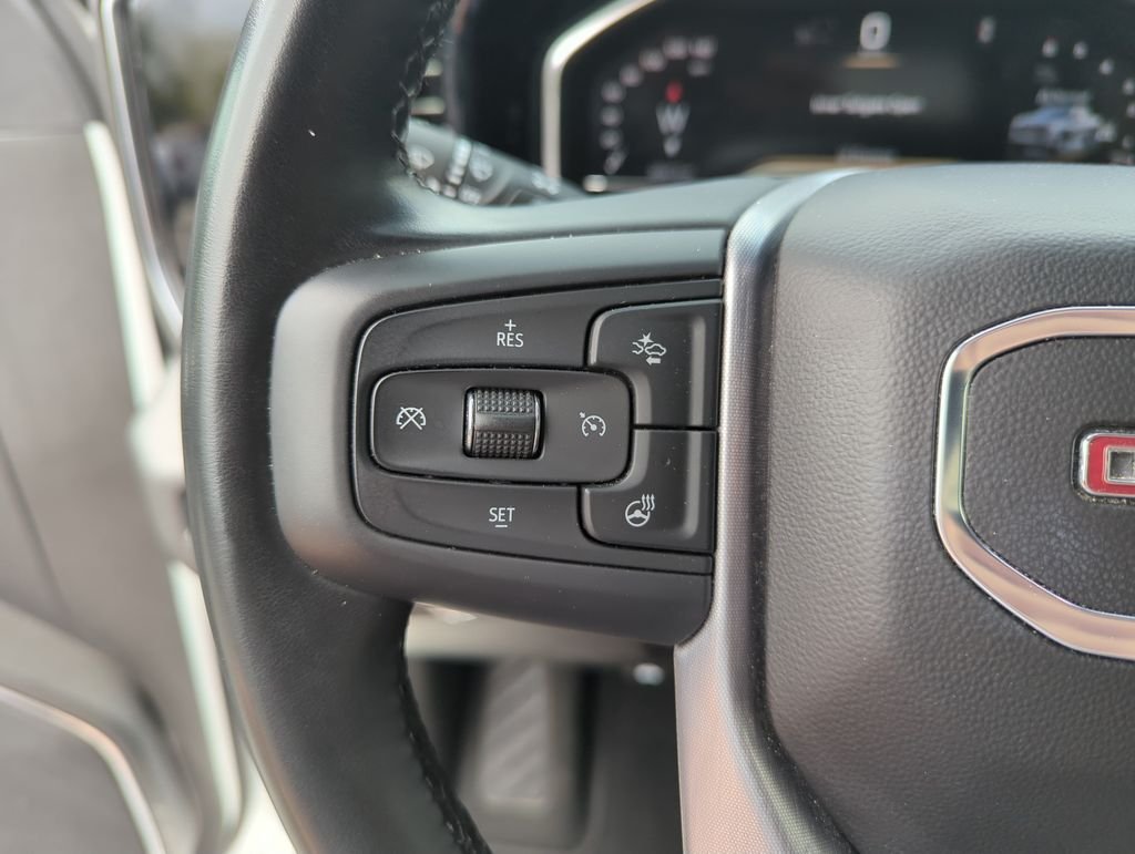 Used 2024 White GMC SLT image 21