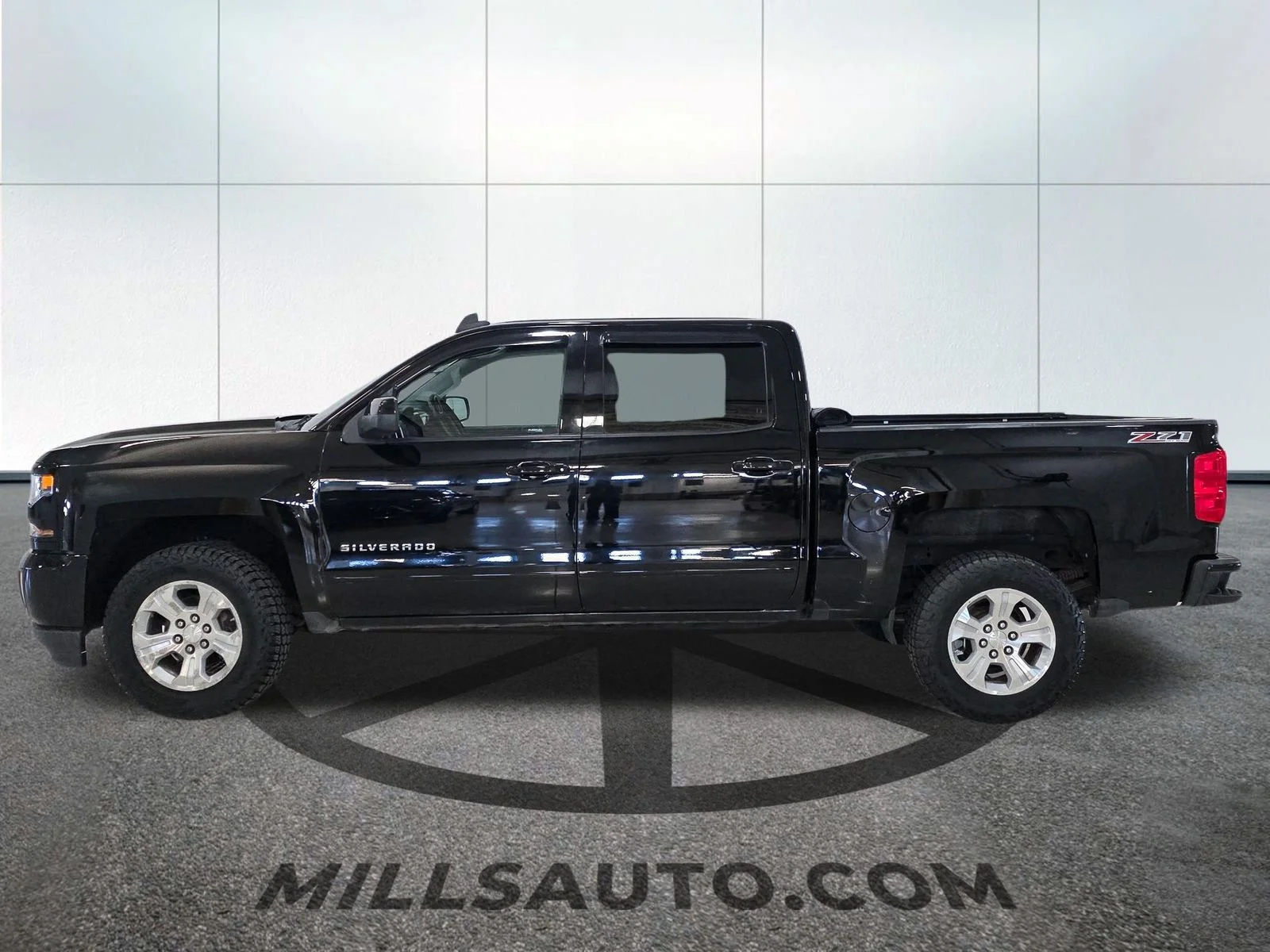 Used 2017 Black Chevrolet LT image 3