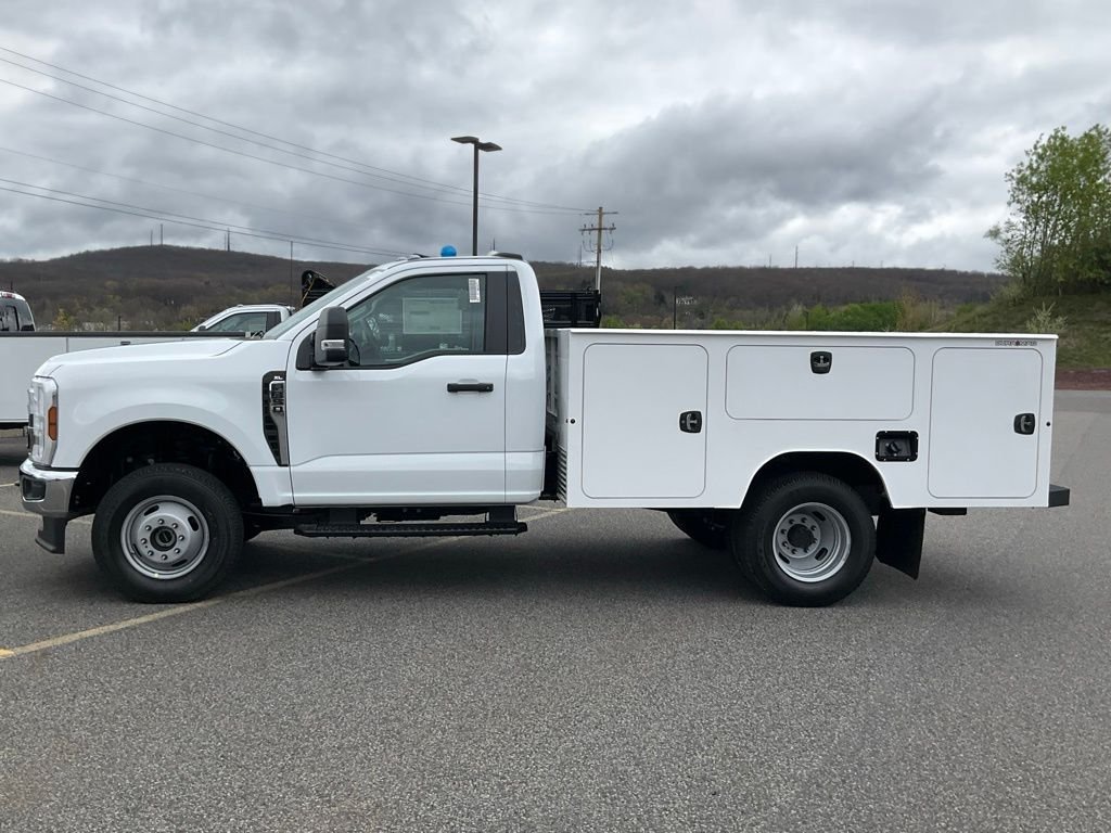 New 2026 Oxford White Ford F-350® XL image 33