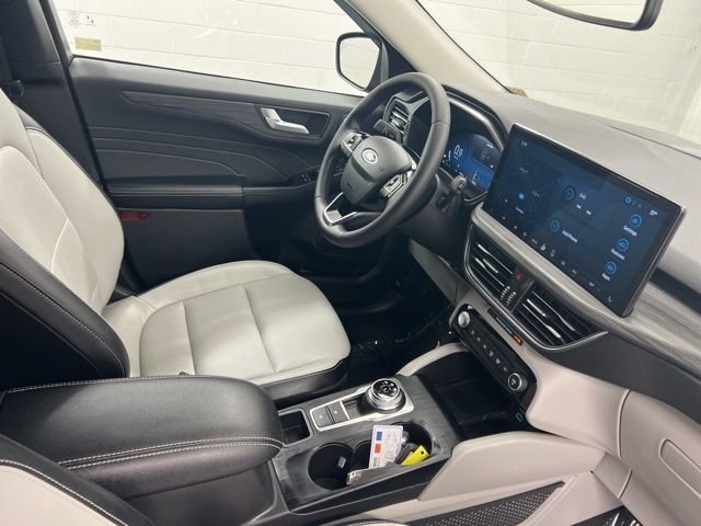 Used 2023 Black Ford Platinum image 26