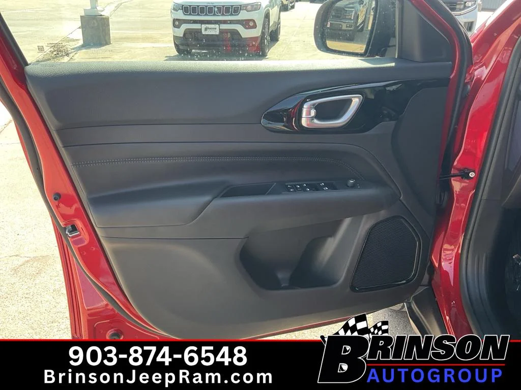 New 2026 Red Hot Pearlcoat Jeep Latitude Altitude image 10
