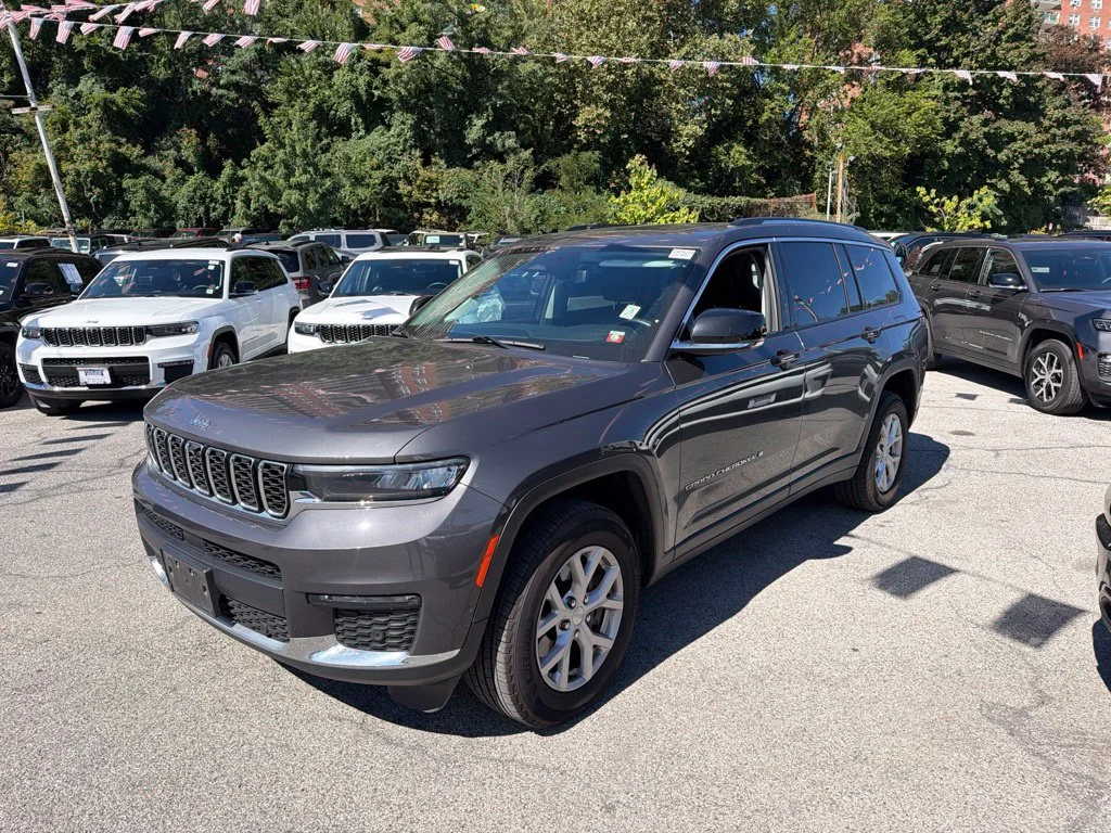Used 2023 Gray Jeep Limited image 1