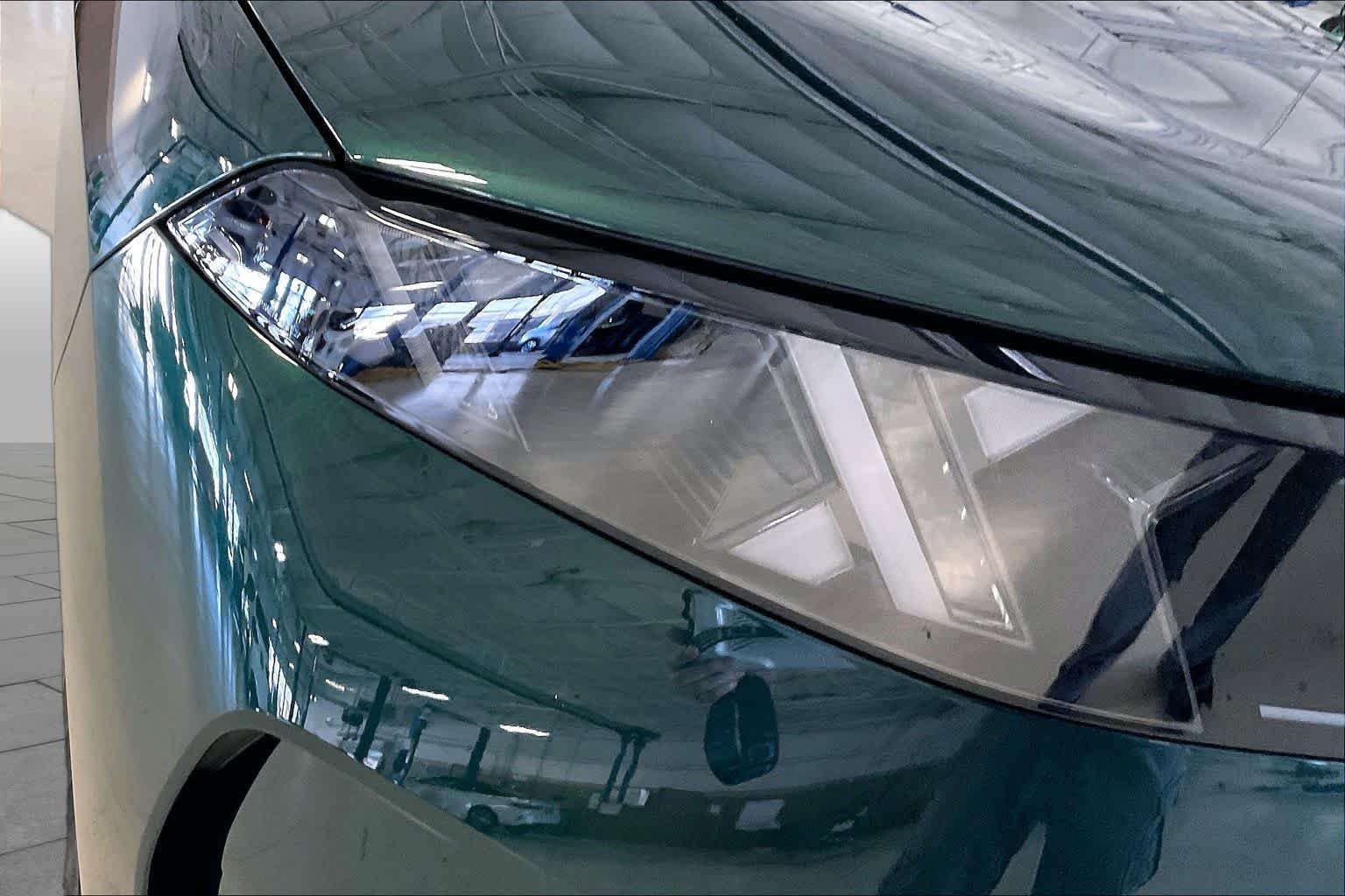 New 2027 Vancouver Green Metallic BMW 40 xDrive image 13