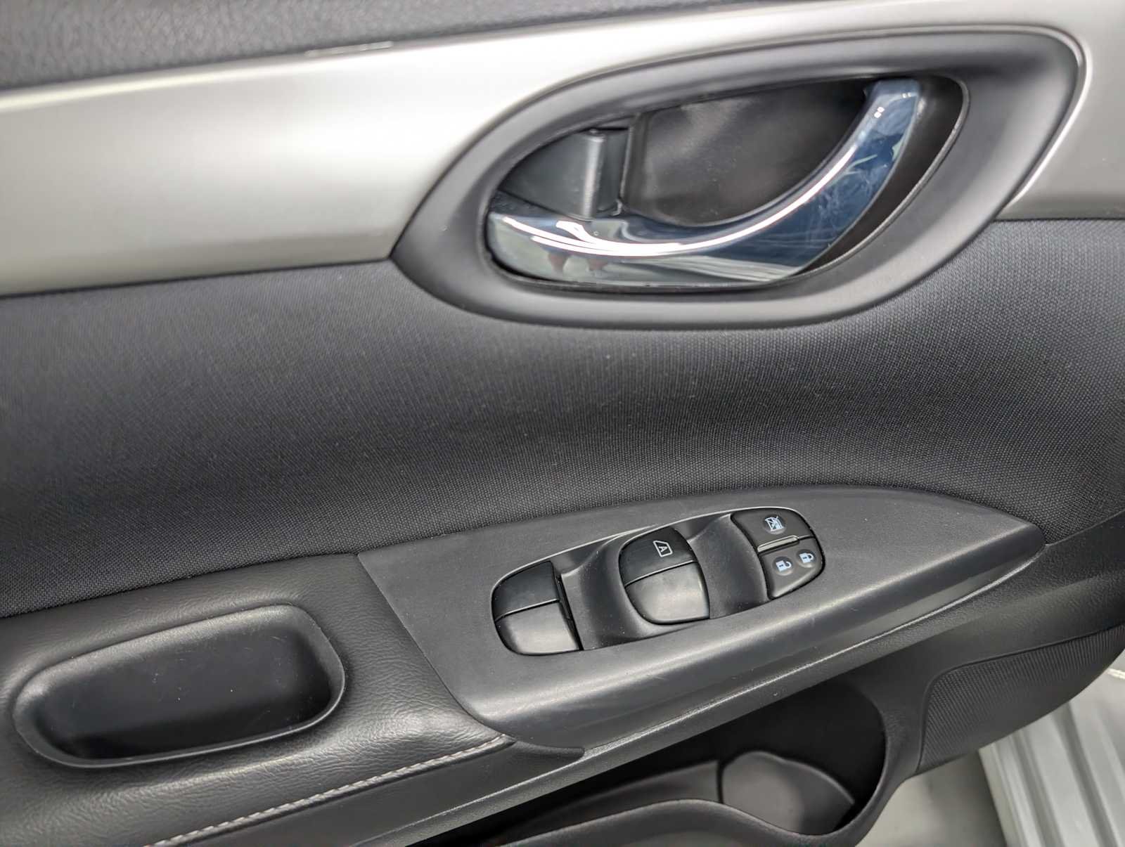Used 2017 Brilliant Silver Nissan S image 33