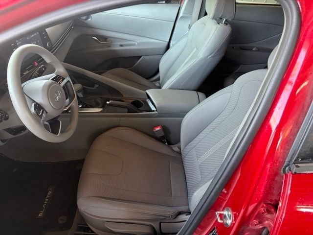 Used 2021 Red Hyundai SE image 13