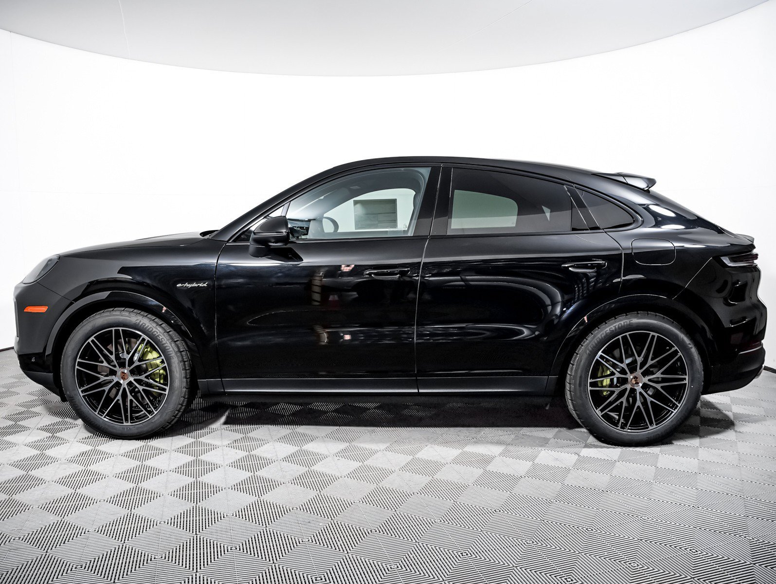 New 2026 CHROMITE BLACK Porsche E-Hybrid Coupe image 2