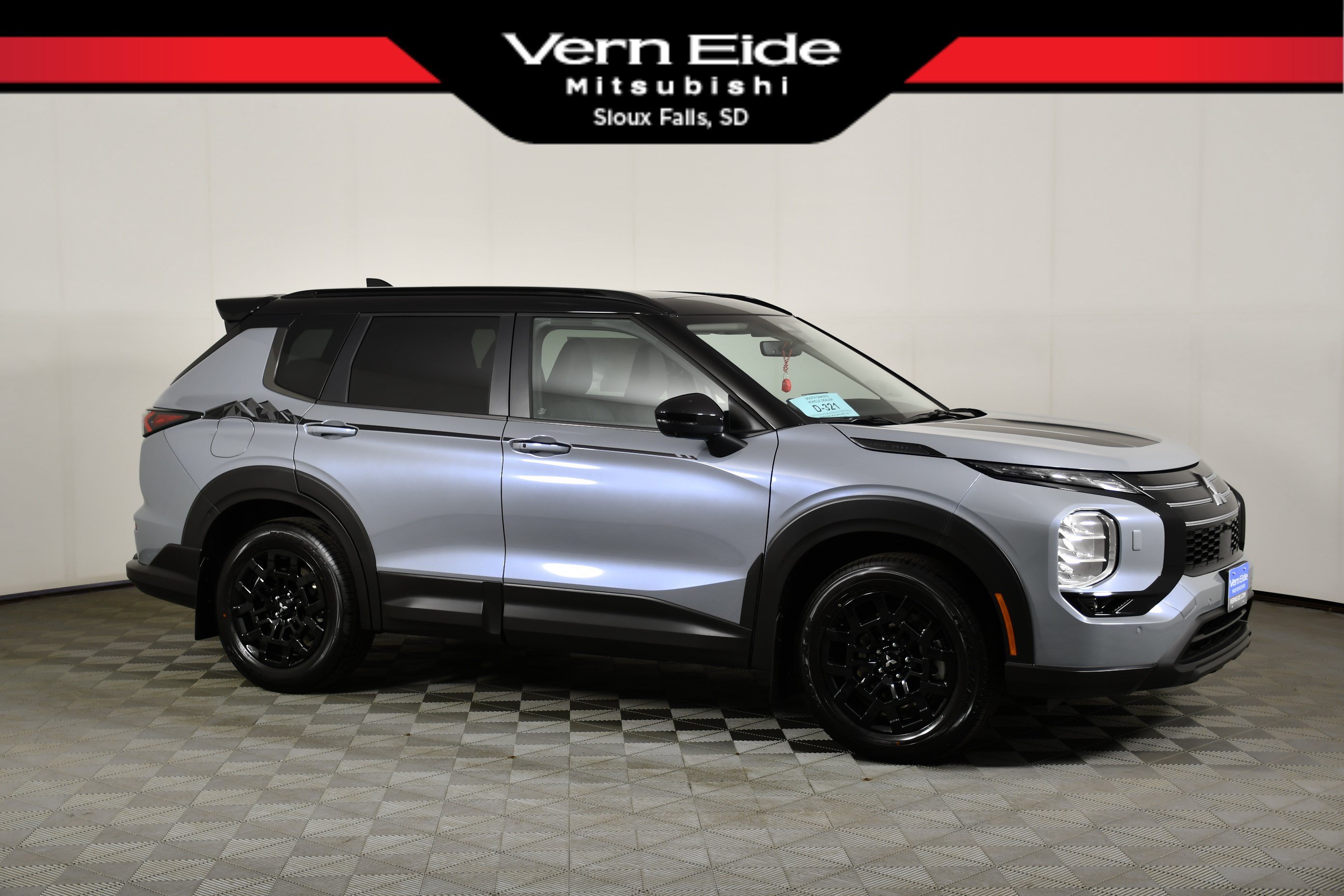 New 2026 Moonstone Gray/Black Roof Mitsubishi Trail Edition image 1