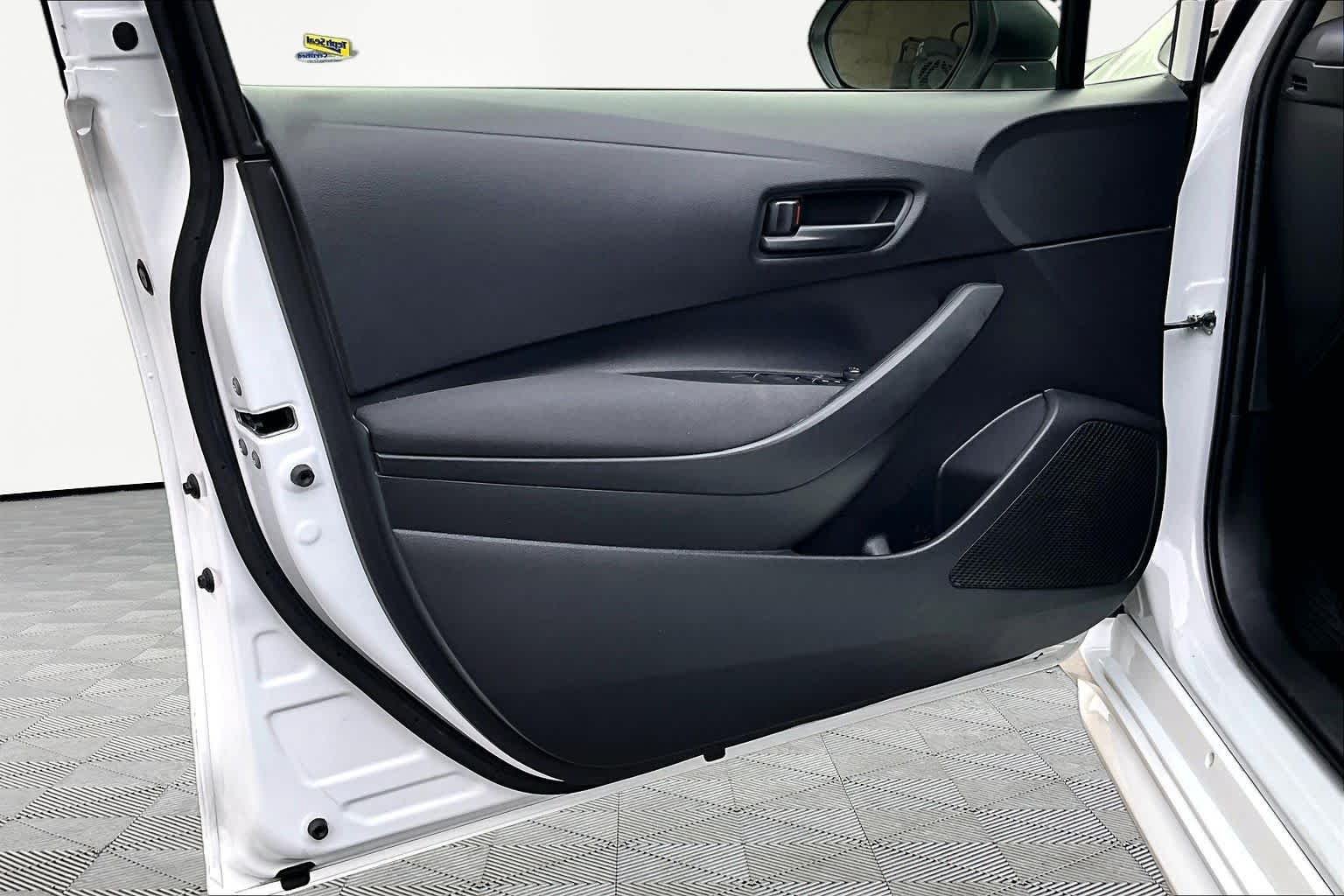 Used 2025 Ice Cap Toyota Hybrid LE image 22