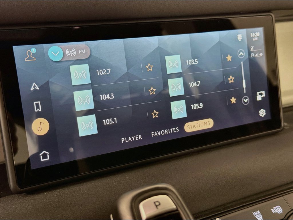 Used 2021 Blue Land Rover SE image 15