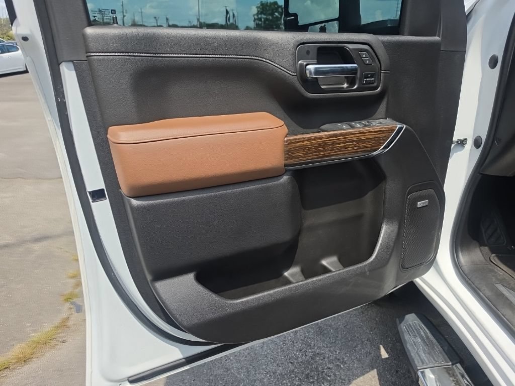 Used 2023 SUMMIT WHITE Chevrolet High Country image 17