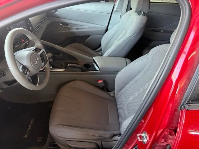 Used 2021 Red Hyundai SE image 13