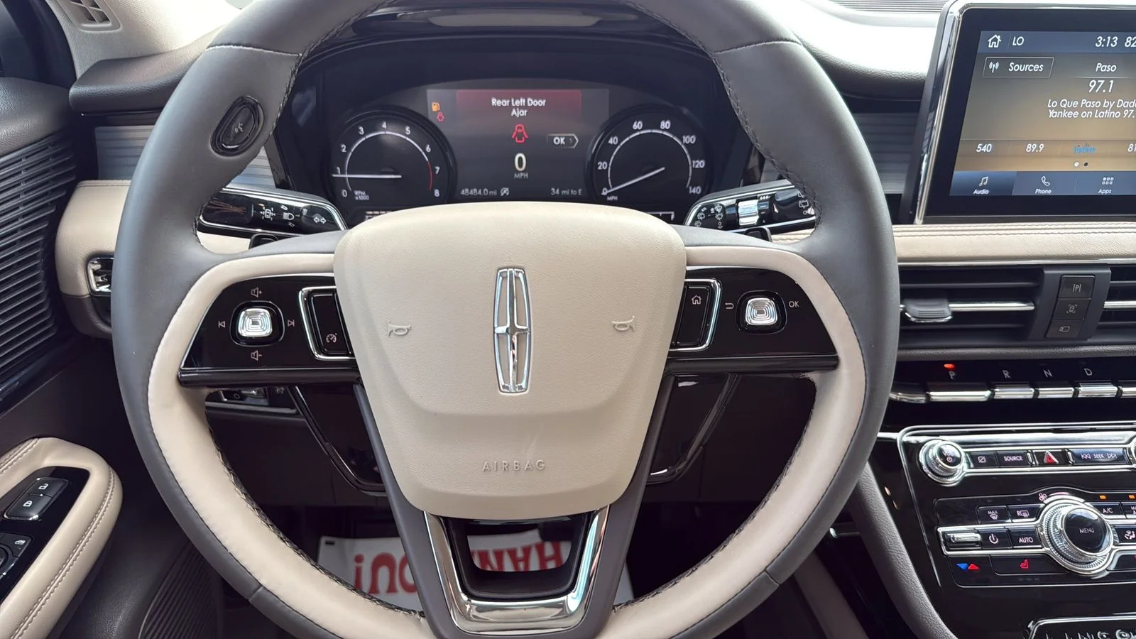 Used 2022 White Lincoln Standard image 14