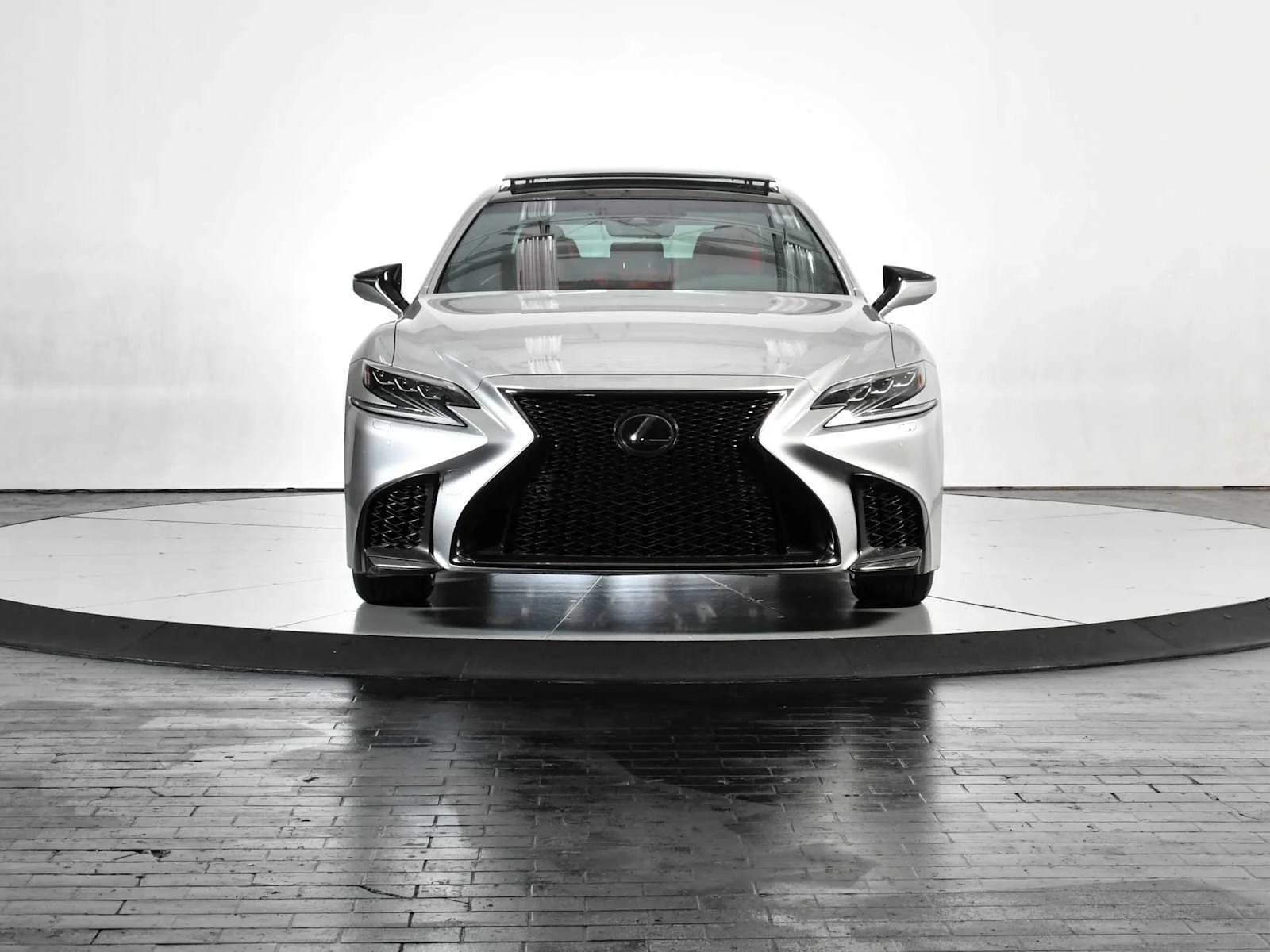 Used 2018 Liquid Platinum Lexus  image 10