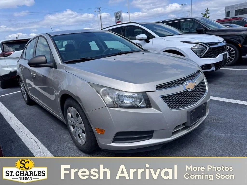 2013 Chevrolet Cruze LS Auto's photo