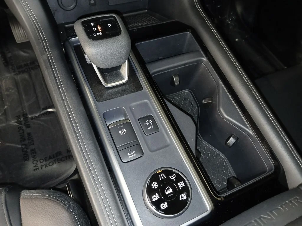 Used 2025 Gray Nissan Platinum image 22