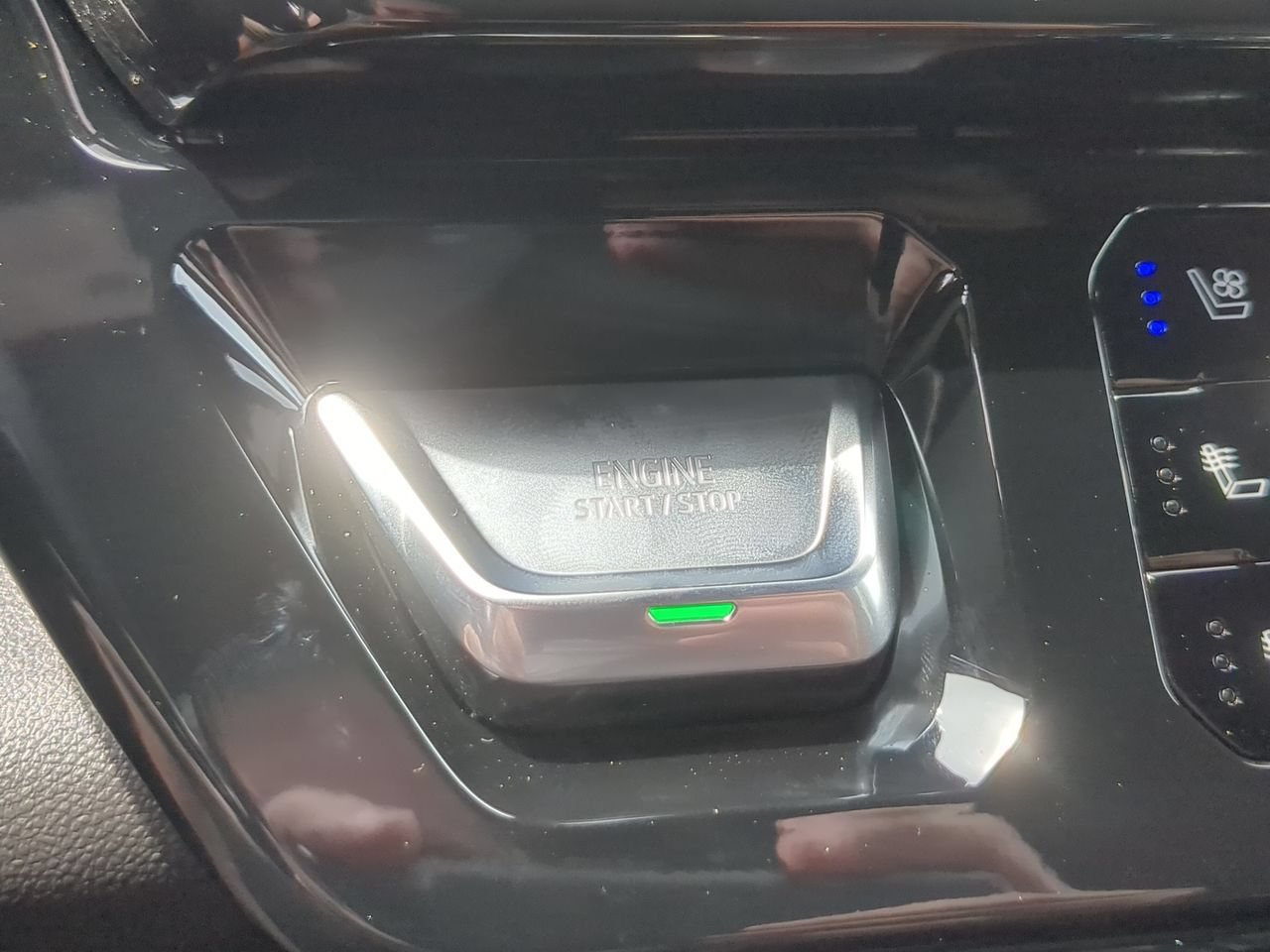 New 2026 Summit White GMC AT4 image 17