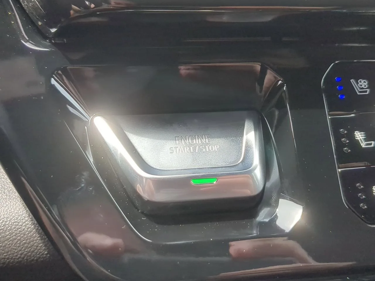 New 2026 Summit White GMC AT4 image 17