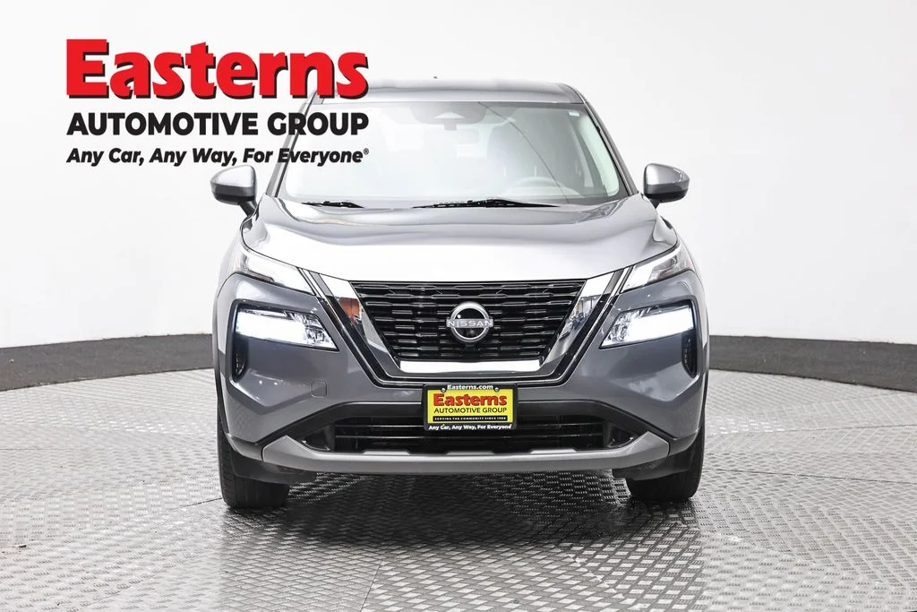 Used 2023 Gray Nissan SV image 2