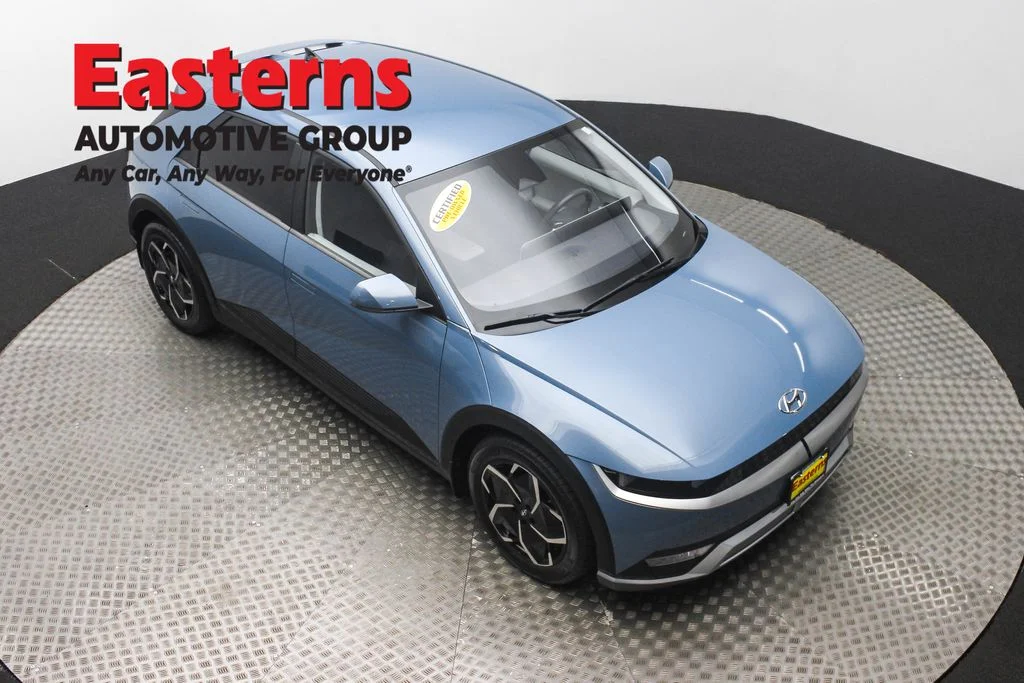Used 2023 Blue Hyundai SE image 3