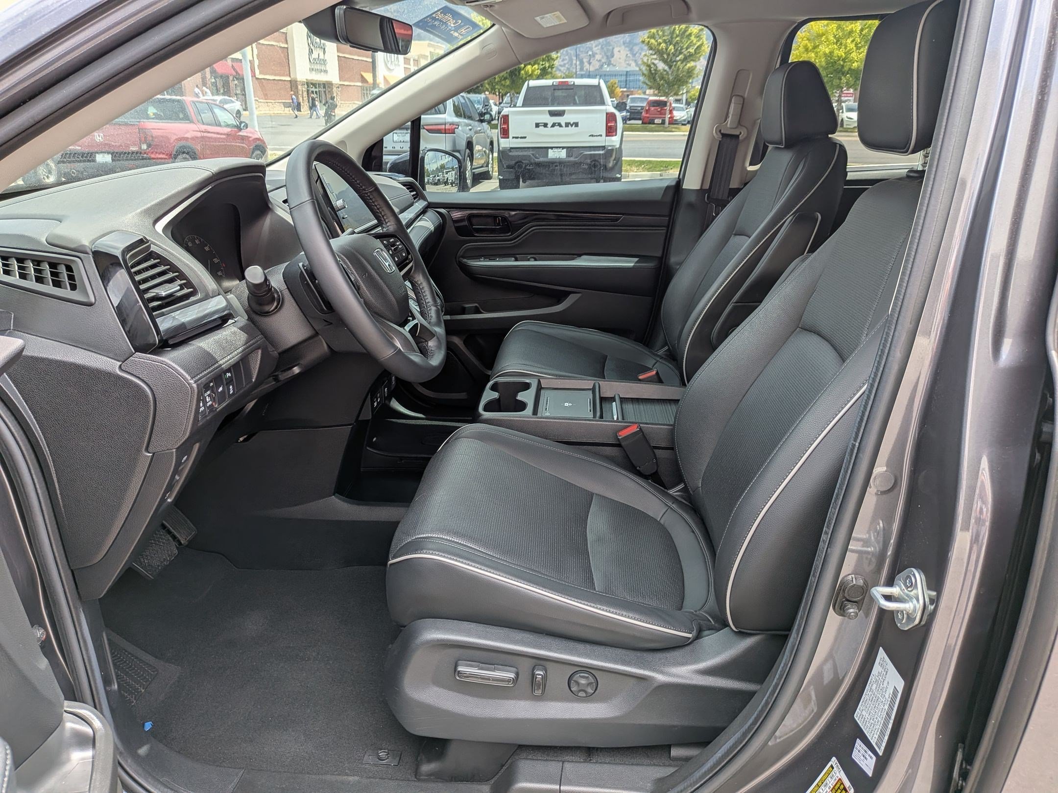 2025 Honda Odyssey Elite - Photo 27