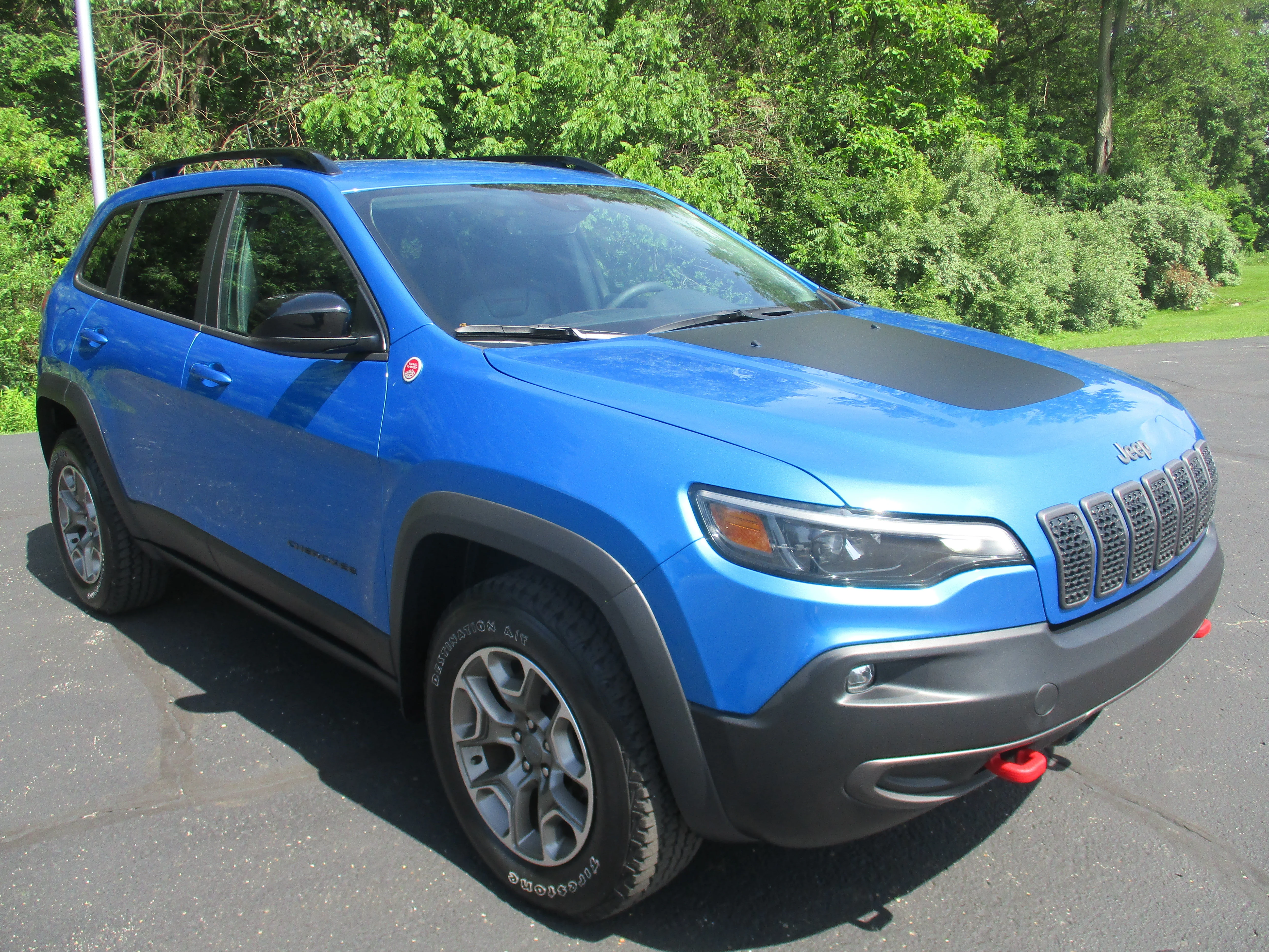 Used 2022 Hydro Blue Pearlcoat Jeep Trailhawk image 3