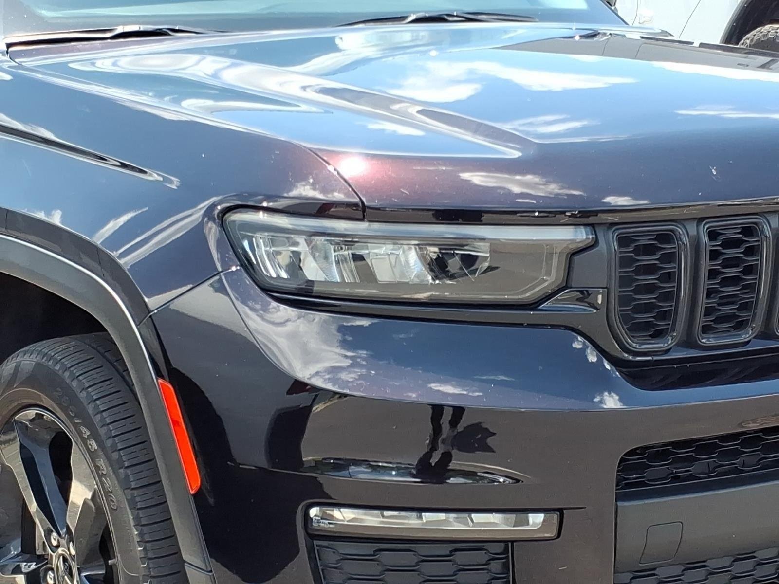 Used 2022 Ember Pearlcoat Jeep Limited image 7