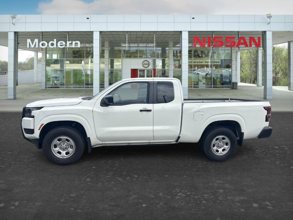 Certified Used 2025 Glacier White Nissan S image 2