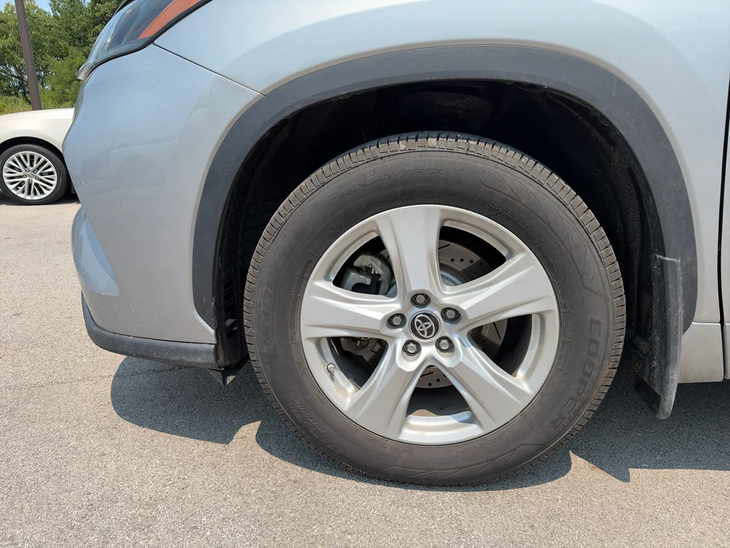 Used 2022 Celestial Silver Metallic Toyota LE image 9