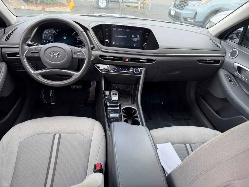Used 2021 Shimmering Silver Pearl Hyundai SEL image 17
