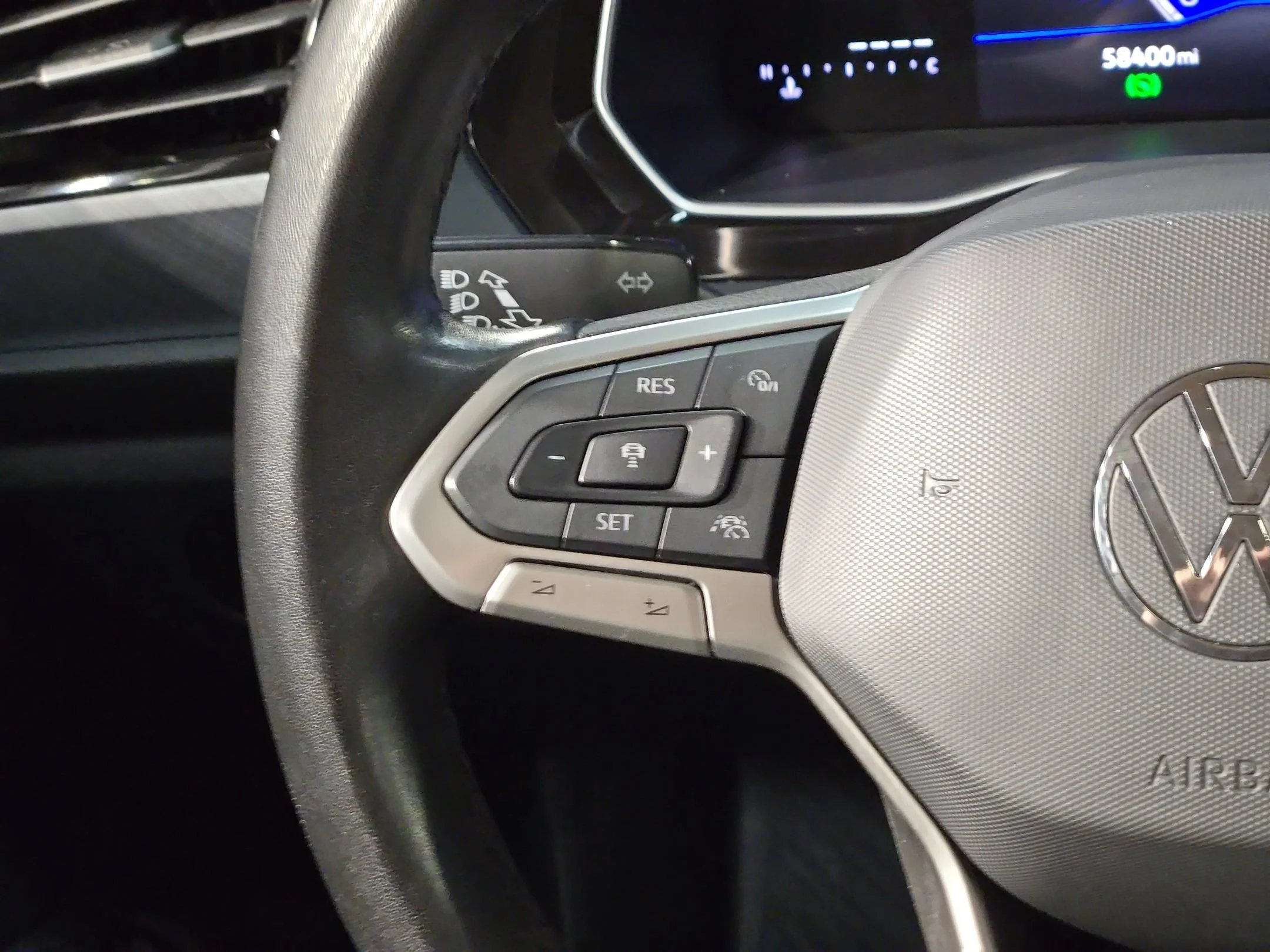 Used 2024 Platinum Gray Metallic Volkswagen SE image 27
