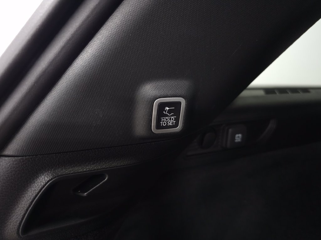 Used 2022 Black Jeep Summit image 6