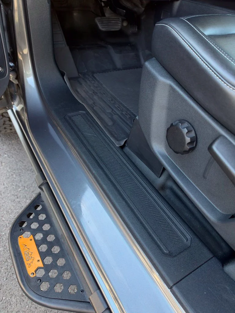 Used 2025 Gray Metallic Ford Badlands image 14